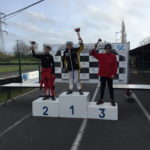 Podium-Douvrin-J10062-150x150 <a href="https://www.ligue-de-karting-hdf.com/championnat-de-ligue-de-karting-des-hauts-de-france-2023-journee-1-a-douvrin/">Championnat de Ligue de Karting des Hauts de France 2023 journée 1 à Douvrin</a>